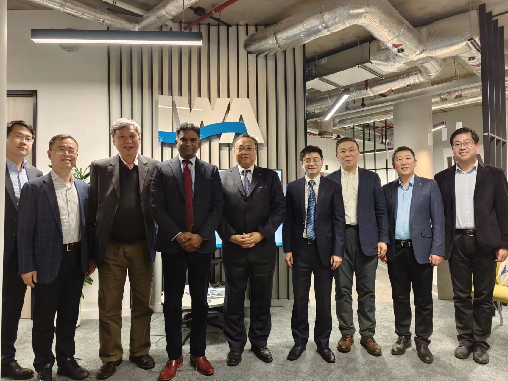 金控?cái)?shù)據(jù)董事長(zhǎng)楊斌訪問(wèn)IWA國(guó)際水協(xié)總部